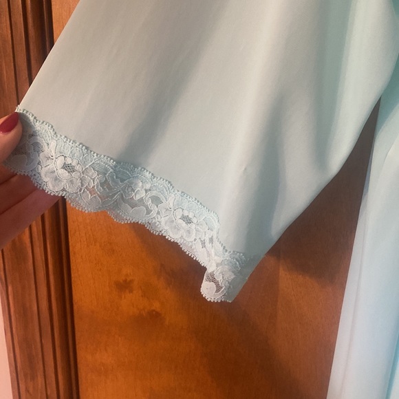 Vintage Two Piece Nightgown and Robe Set Size Medium - Picture 4 of 17